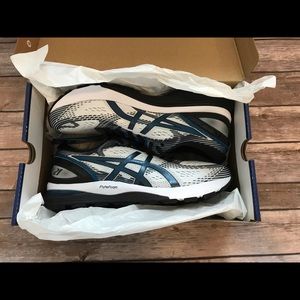 ASICS Gel Nimbus 21 New in box size 10.5